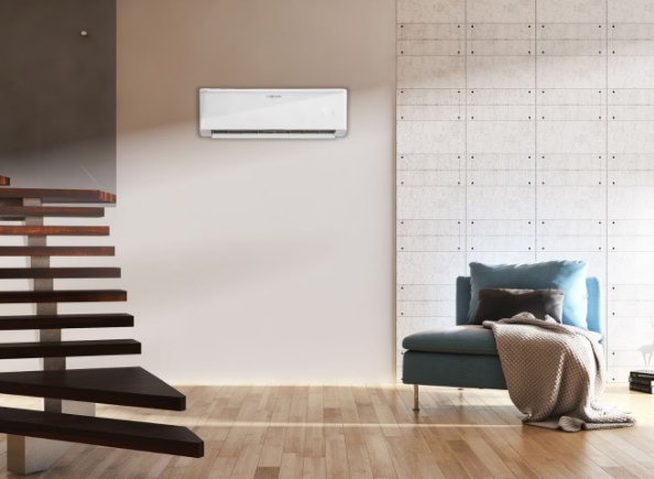 Installation pompe à chaleur et panneaux solaires par Rolhion Énergie.